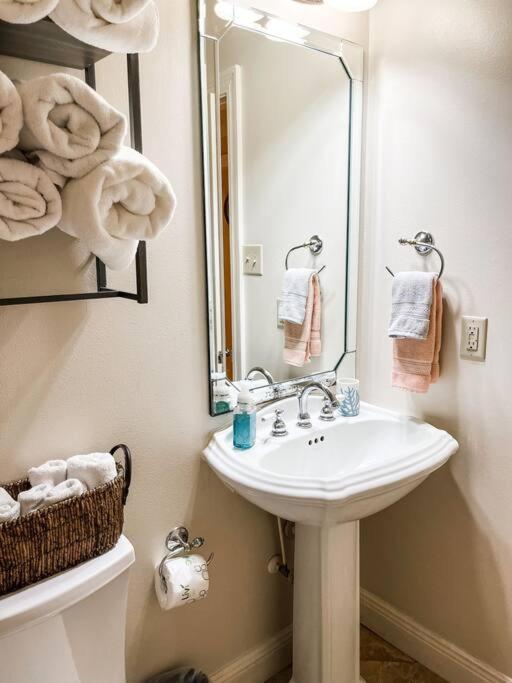Pet Friendly Tranquil Cottage With Fire-Pit And Seasonal Hot Tub Sept-March Minutes To Beaches Dauphin Island Exterior photo