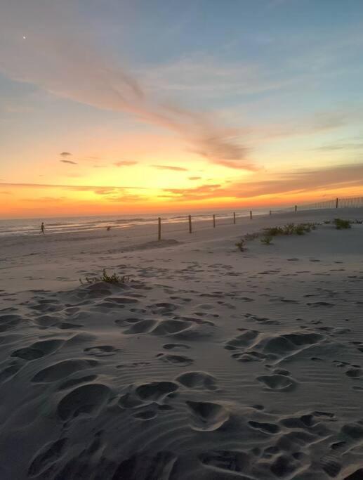 Pet Friendly Tranquil Cottage With Fire-Pit And Seasonal Hot Tub Sept-March Minutes To Beaches Dauphin Island Exterior photo